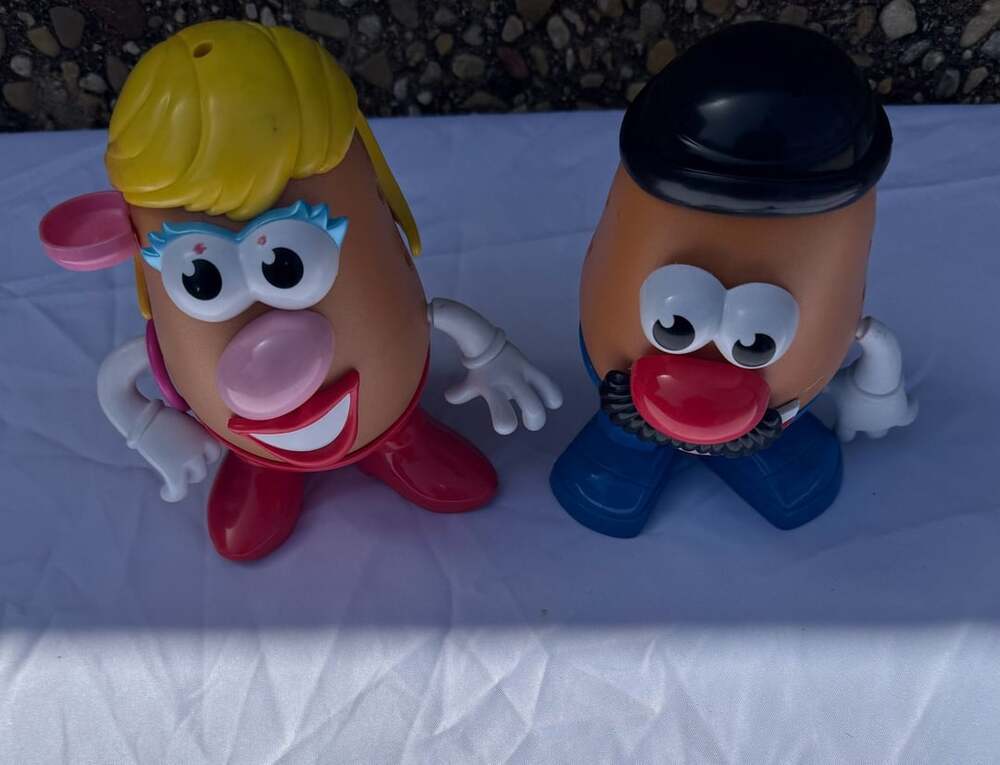 Hasbro Playskool Mr. and Mrs. Potato Head Classic Action Figure Set